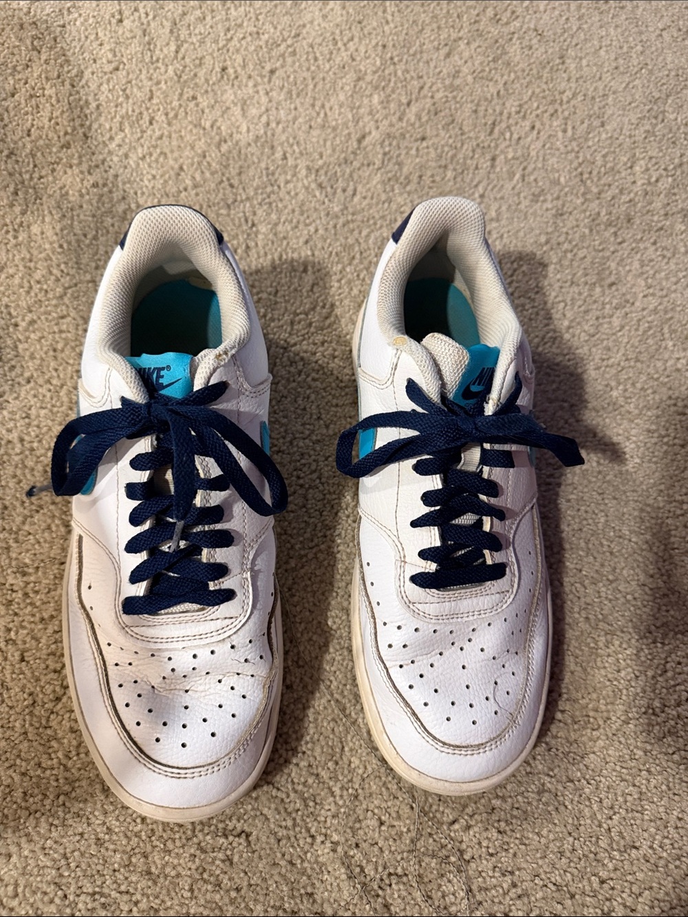 Nike Men’s White Leather Sneakers with Navy Laces and Teal Tongue